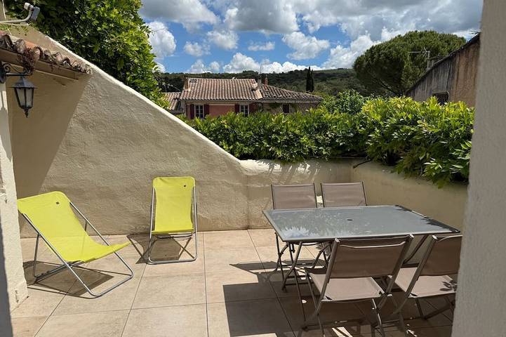 Location de vacances pour 6 personnes, avec Terrasse à Villes-sur-Auzon