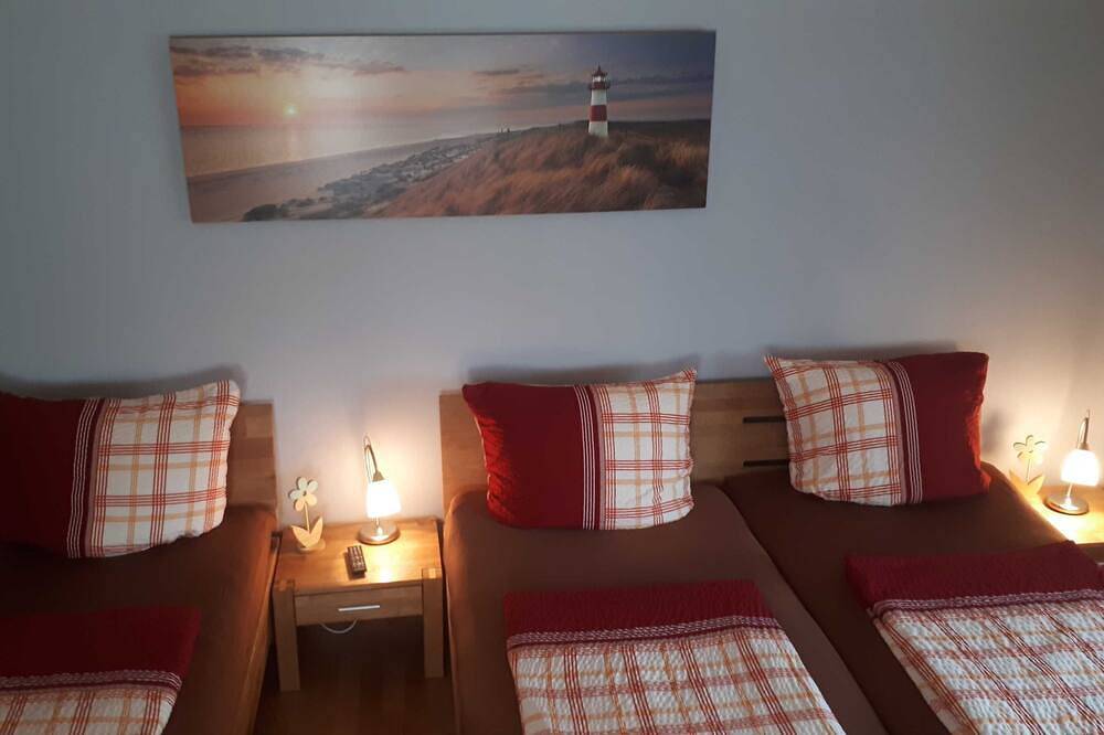 Appartement 2, 85m², 1. 1er étage, 2 chambres à coucher, 1 salon-cuisine, max. 5 personnes - Maison Hanne in Europa-Park, Rust