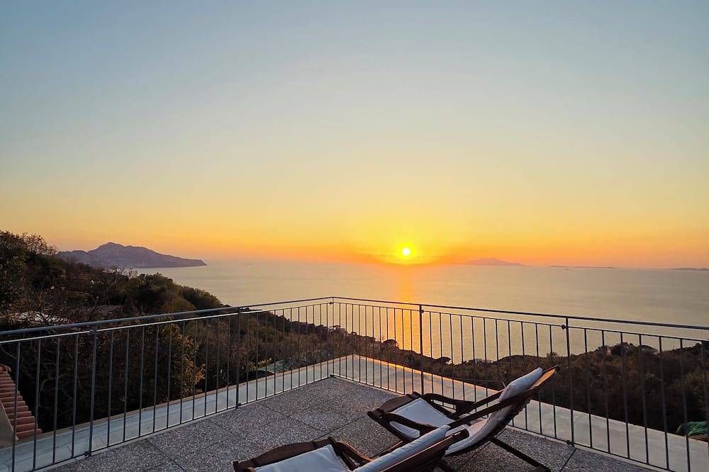 Sun & Relax, relaxing location with seaview in Marciano, Neapel Provinz