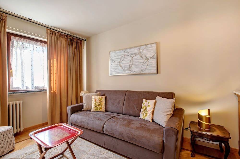 Entire apartment, Nid des Alpes - Elegance in the Heart of Courmayeur in Courmayeur, Wallisian Alps
