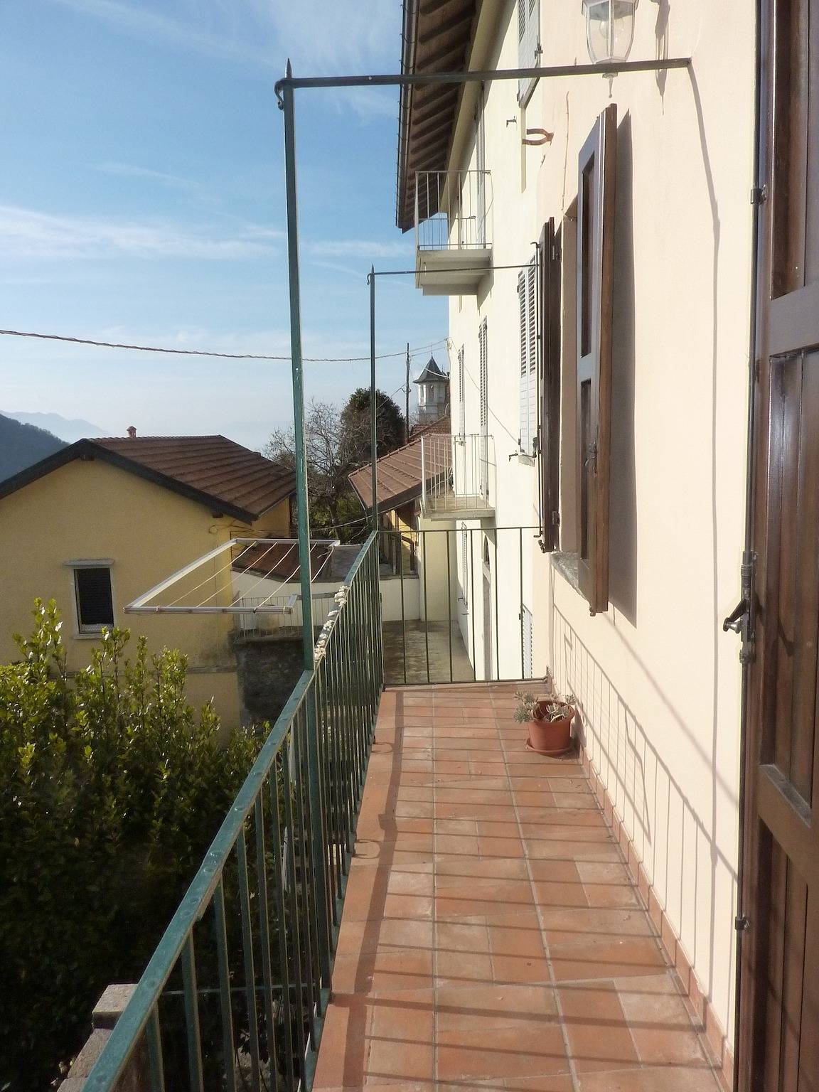 Ganze Wohnung, Artist Lake House mit Panoramablick, Seesicht, privater Terrasse und Wlan in Garabiolo, Maccagno con Pino e Veddasca