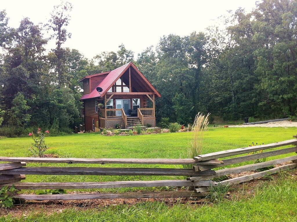 Ellens Log Cabin mit Whirlpool. Wenige Minuten von der Oberen Meramec River in Crawford County (MO)
