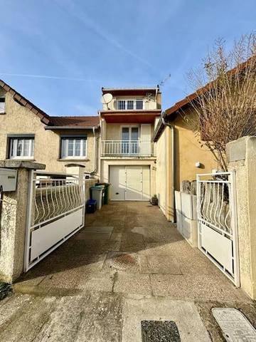 Location de vacances pour 4 personnes, avec terrasse à Jouars-Pontchartrain