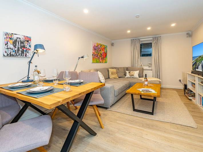 Ganze Ferienwohnung, Ferienliebe Hygge Hüs - Hygge Hüs. - nur 550 m zum Sandstrand. Mit Terrasse & Parkplatz. in Nordfriesische Inseln (Schleswig-Holstein) (Schleswig-Holstein), Wenningstedt