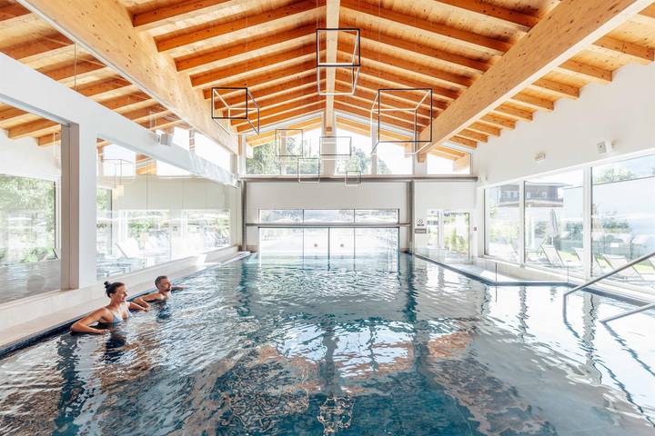 Hôtel pour 3 personnes, avec Balcon et Terrasse ainsi que Jardin et Piscine à Walchsee