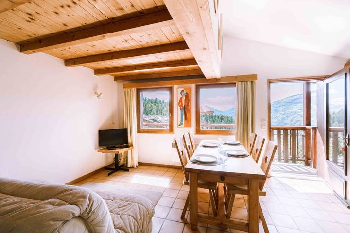 Chalet "Cosy" with Mountain View & Private Terrace in Bourg-Saint-Maurice, Albertville region