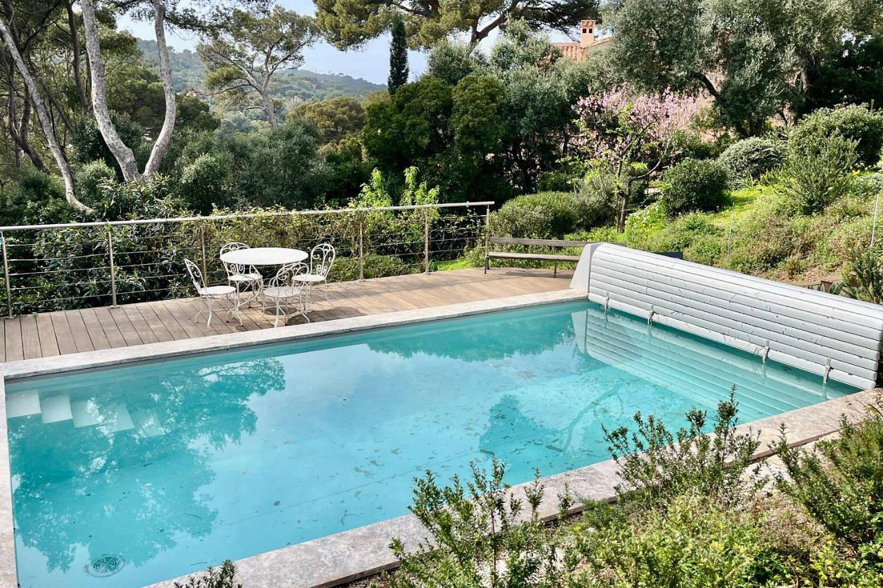Family home of 150m2 with swimming pool in Hyères in La Madrague, Hyeres