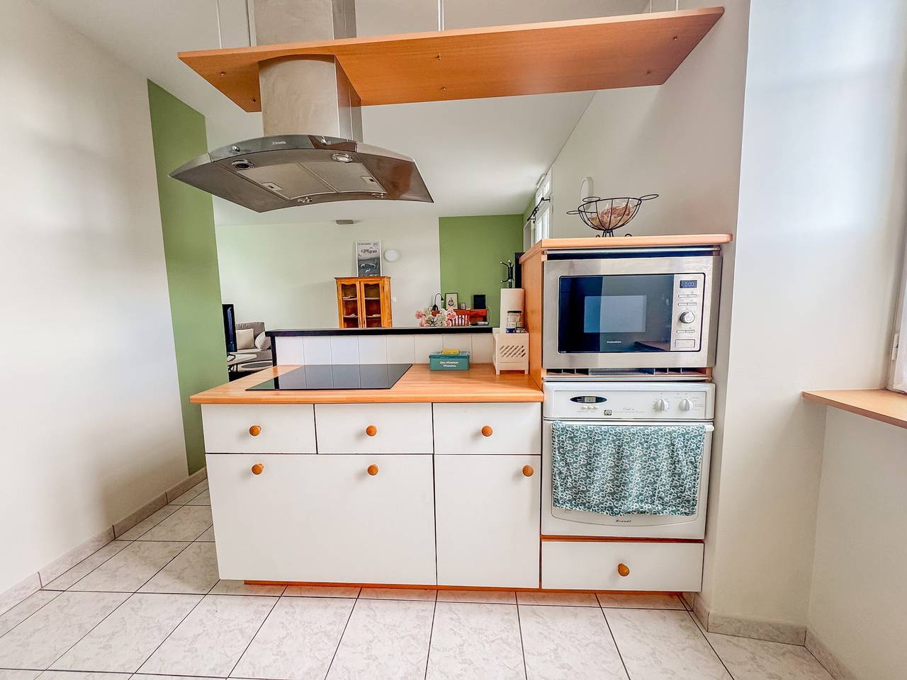 Entire apartment, Renovated Apartment in the Heart of Pont-l’Abbé – River View, Near the Ocean in Pont-l'Abbé, Quimper region