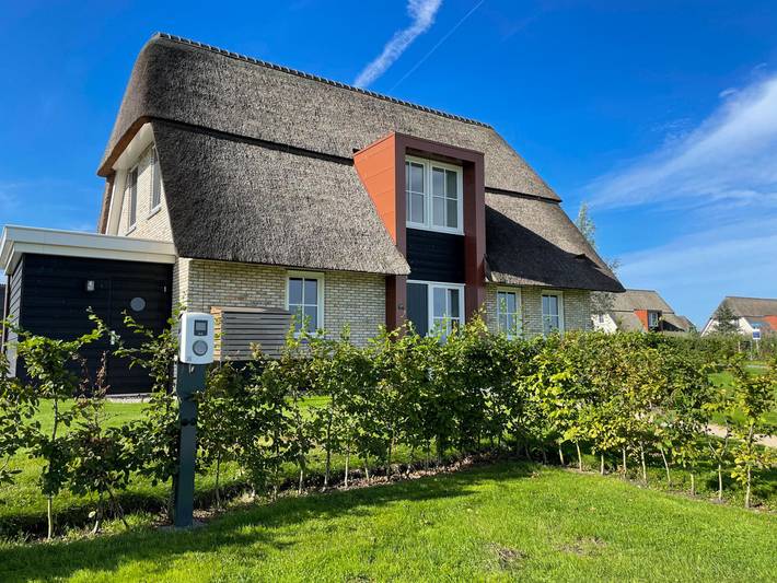Villa voor 10 personen, with terras and sauna as well as tuin in Friesland