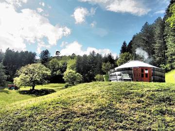 Cottage pour 4 personnes, avec jardin ainsi que piscine et jacuzzi à Meyras