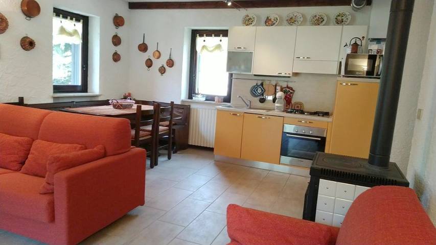 Gîte pour 4 personnes, avec vue et jardin à Pragela