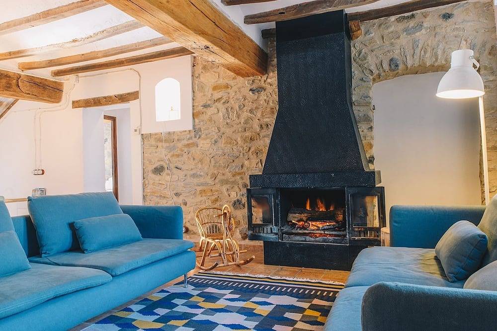 Apartamento entero, Majordoms - Blanc Baix, La Garrotxa in Montagut y Oix, Garrotxa