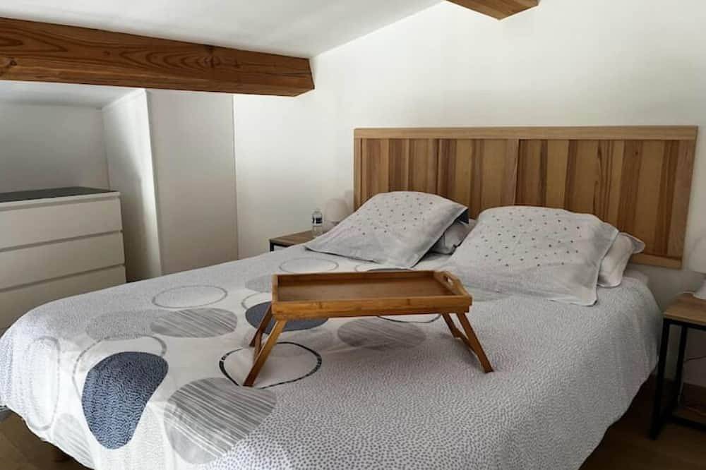 Appartement entier, Le studio du Castel Silence avec vue sur le parc et piscine in Port-d'Envaux, Région de Saintes