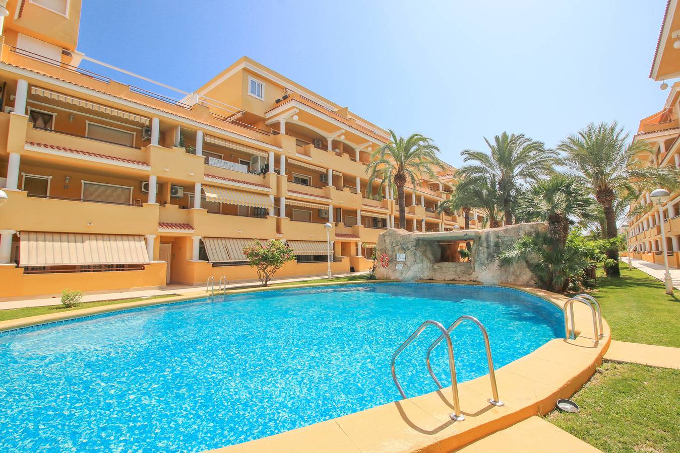 Entire apartment, Holiday apartment for 4 people with balcony in Las Marinas, Dénia