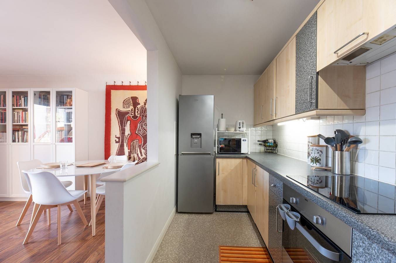 Entire apartment, City-chic central studio near station, Kingston - Pass the Keys in Kingston upon Thames, London