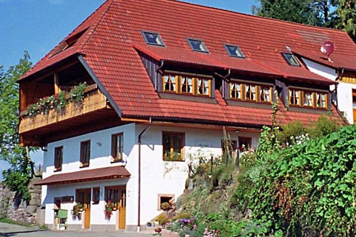 Ferienwohnung für 5 Personen, mit Balkon und Garten in Schiltach