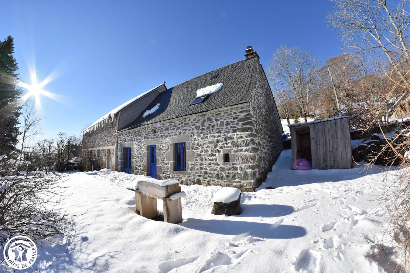 Casa de huéspedes para 8 personas con terraza in Picherande, Parque Natural Regional Volcans d'Auvergne