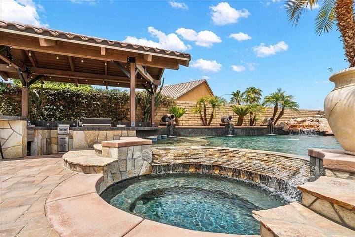 Vacation rental for 14 people in Coachella