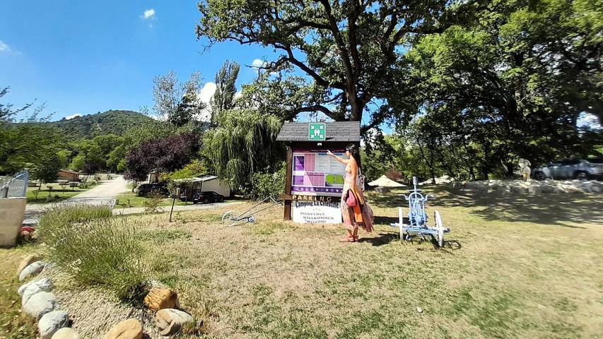 Camping für 6 Personen, mit Pool und Terrasse in Alpes-de-Haute-Provence - 4
