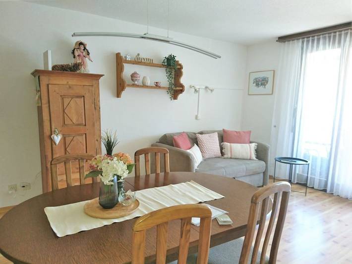 Ferienwohnung für 4 Personen, mit Balkon und Pool sowie Sauna in Muralto