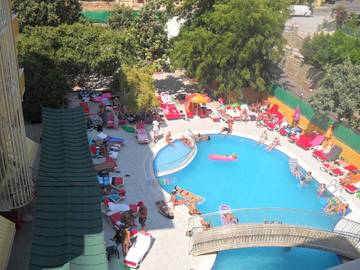 Cottage pour 4 personnes, avec vue ainsi que jardin et piscine à Alanya