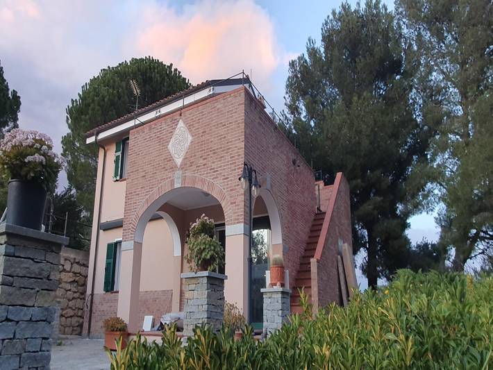 Ferienhaus für 4 Personen, mit Terrasse und Garten sowie Pool in San Lorenzo al Mare