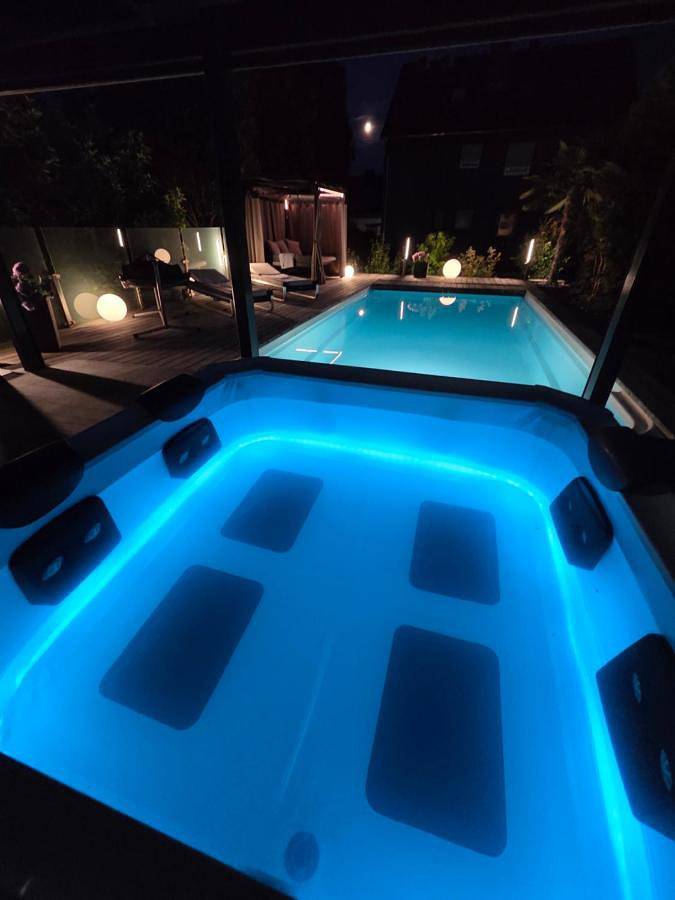 Appartement entier, All-In Rhein-Main - Pool, Sauna, Fitness & Workspace! in Ginsheim-Gustavsburg, Hesse du Sud