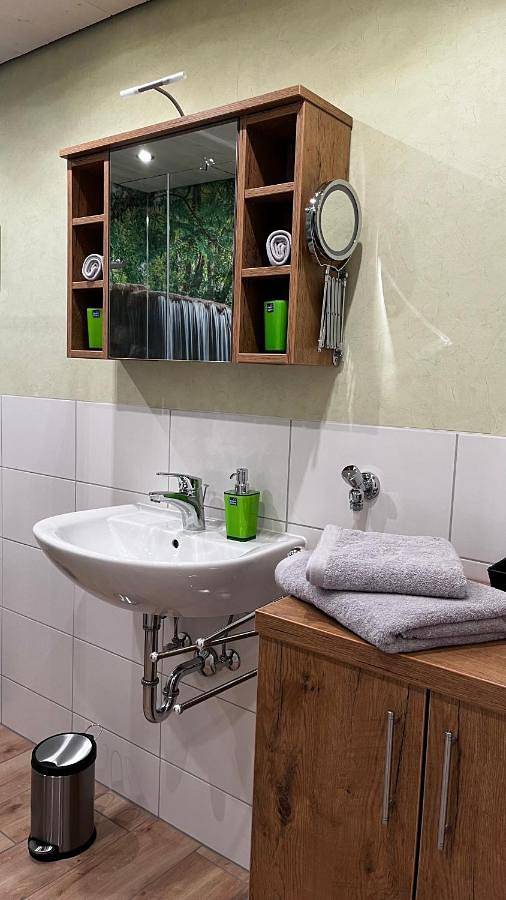 Ganze Wohnung, One-Bedroom Apartment in Igersheim, Stuttgart Region