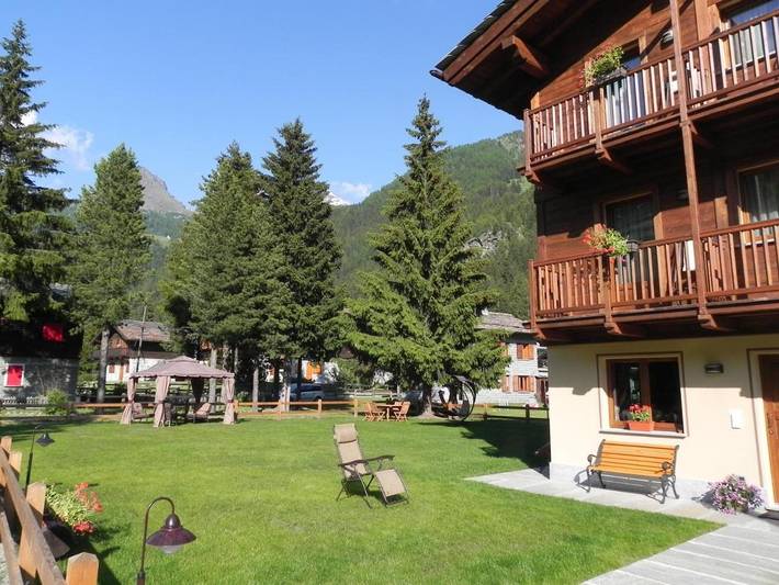 Location de vacances pour 3 personnes, avec Balcon ainsi que Jardin et Vue à Champoluc