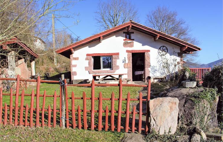 Location de vacances pour 6 personnes, avec jardin ainsi que vue et terrasse à Bidarray - 2