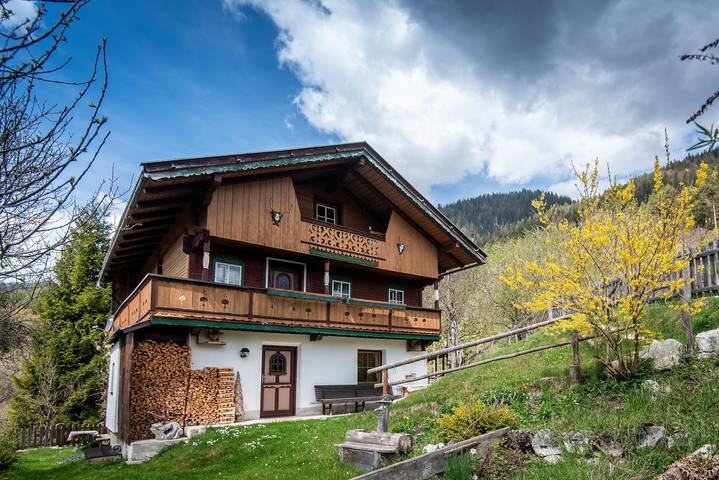 Ferienwohnung für 4 Personen, mit Balkon/Terrasse und Balkon sowie Terrasse und Garten in Steinberg am Rofan