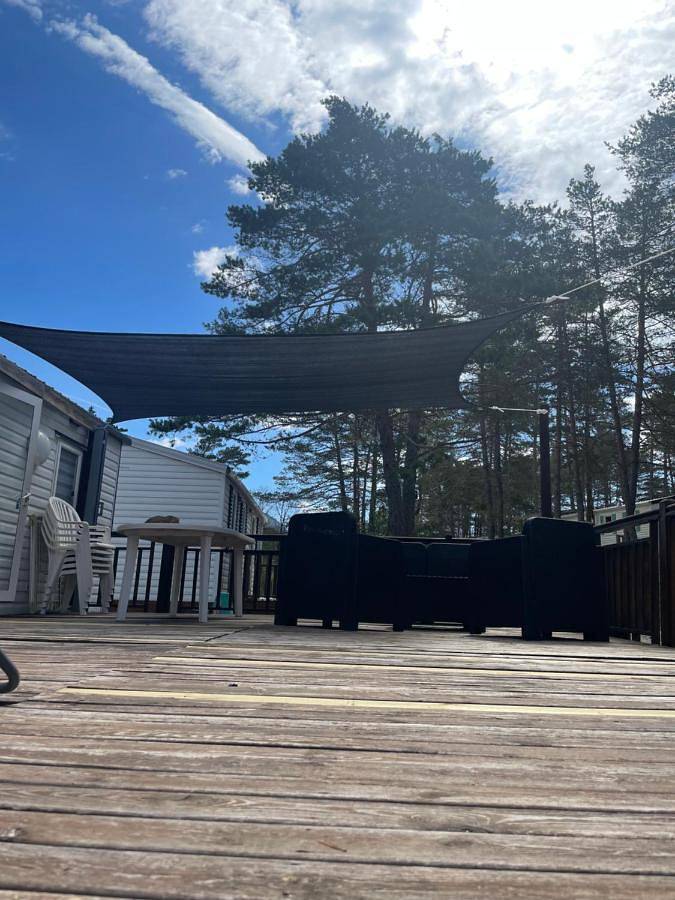 Camping pour 4 personnes, avec piscine ainsi que vue et terrasse