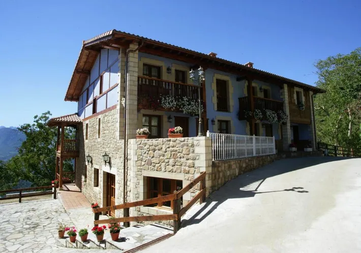 Maison de campagne pour 3 personnes, avec jardin et jacuzzi ainsi que terrasse et piscine - 1
