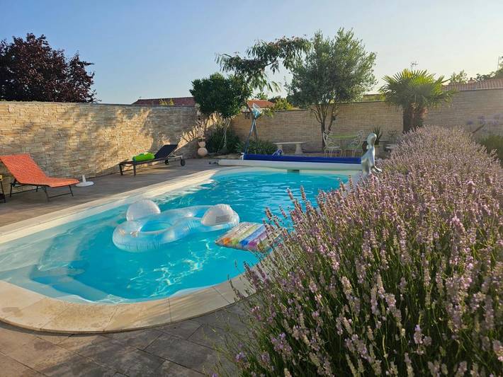 Maison de vacances pour 4 personnes, avec piscine ainsi que terrasse et jardin