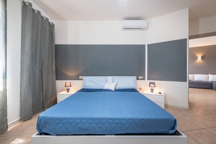 Appartamento "Casi" con vista sulle montagne, terrazza e aria condizionata in Crabonaxa/Villasimius, Villasimius