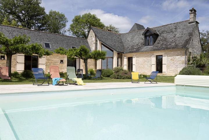 Casa de huéspedes para 14 personas, con terraza además de piscina y jardín en Lot