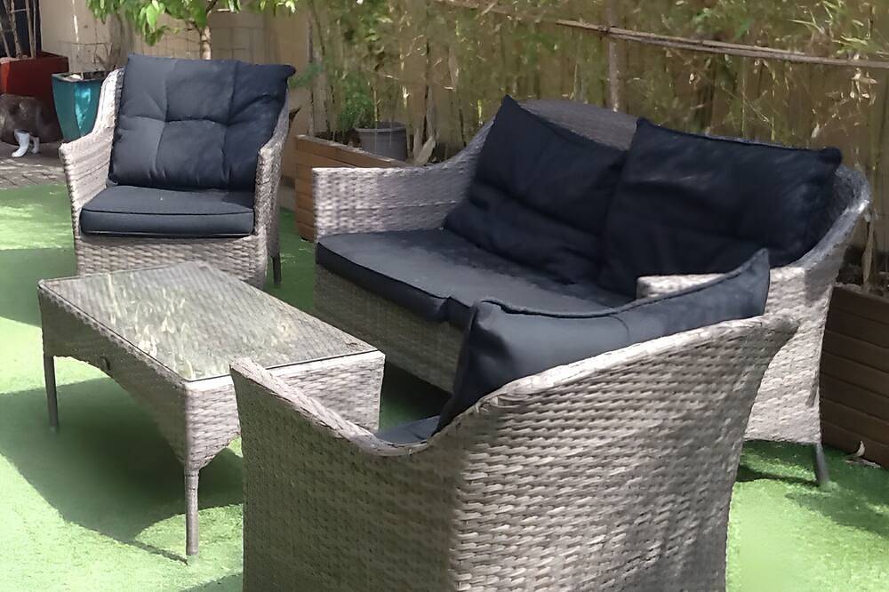 Guest Room \"La Petite Camargue\" with Private Pool, Shared Terrace, and Wi-Fi in Vauvert, Nimes region