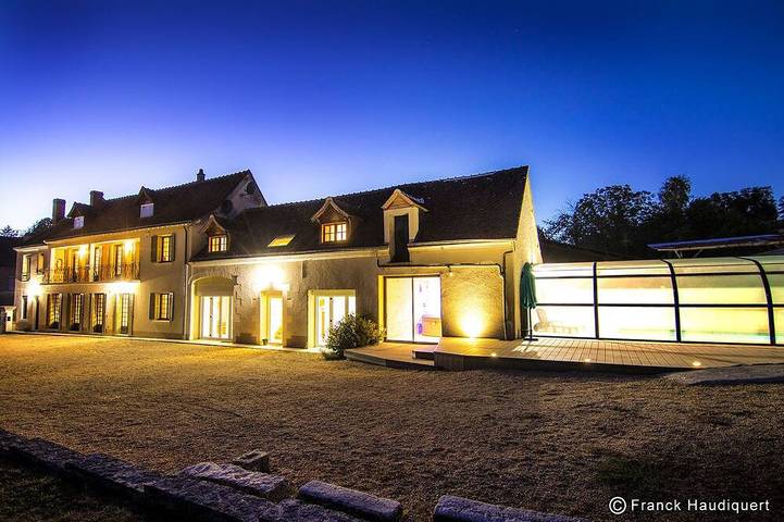 Gîte pour 10 personnes, avec piscine ainsi que terrasse et jardin