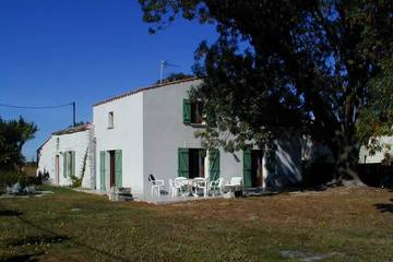 Gîte pour 8 personnes, avec jardin et terrasse, animaux acceptés à Épargnes