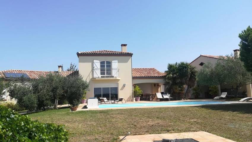 Chambre d’hôte pour 4 personnes, avec Terrasse et Jardin ainsi que Piscine et Vue