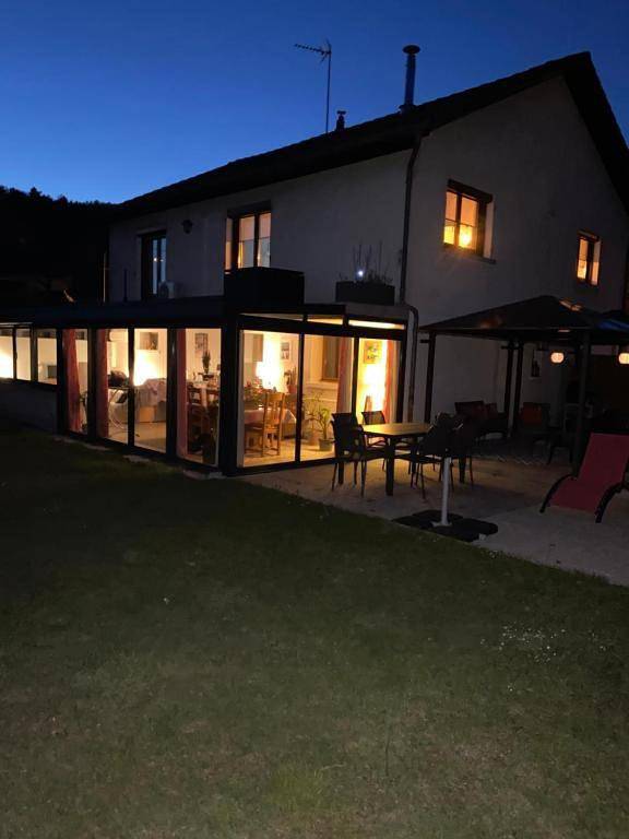 Gîte pour 3 personnes, avec jardin à Marmagne