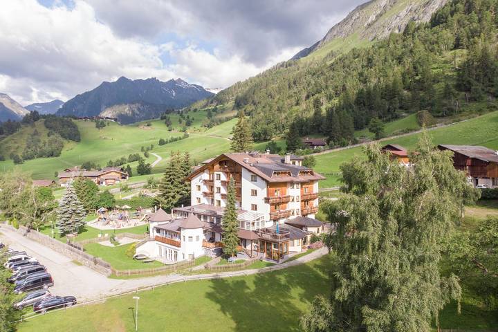 Ferienwohnung für 4 Personen, mit Balkon und Terrasse sowie Garten und Sauna