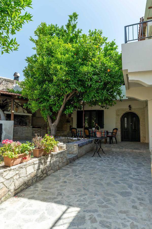 Gîte pour 9 personnes, avec jardin ainsi que vue sur le lac et vue ó Zarós - 3