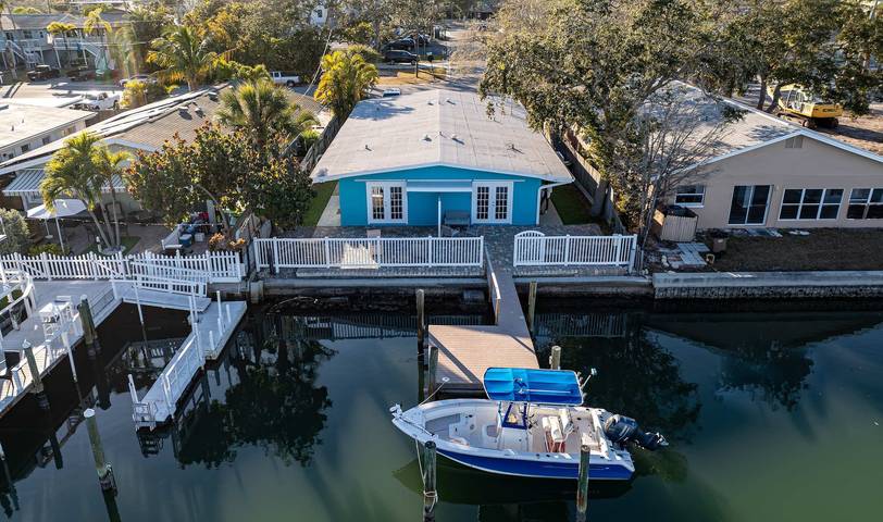 Vacation rental for 4 people, with yard and balcony, kid friendly in Indian Rocks Beach