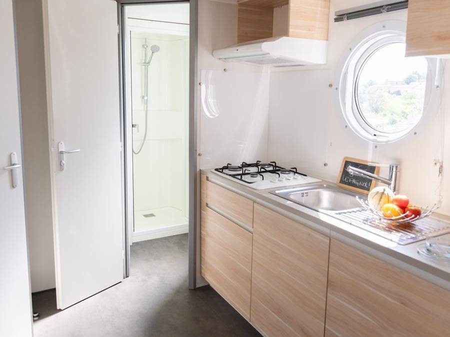 Flower Camping Provence Vallée - Mobilhome 4 personnes - Loggia Confort 24 m² 2 chambres + terrasse couverte + Tv in Manosque, Parc naturel régional du Luberon