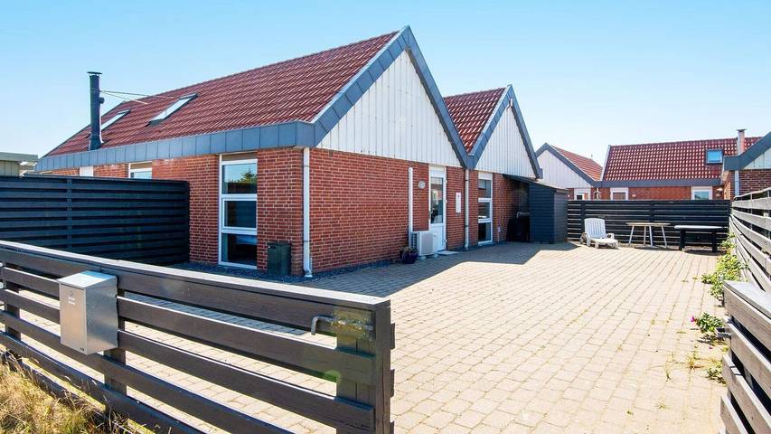 Ferienhaus für 6 Personen, mit Terrasse und Sauna sowie Whirlpool und Garten in Hvide Sande
