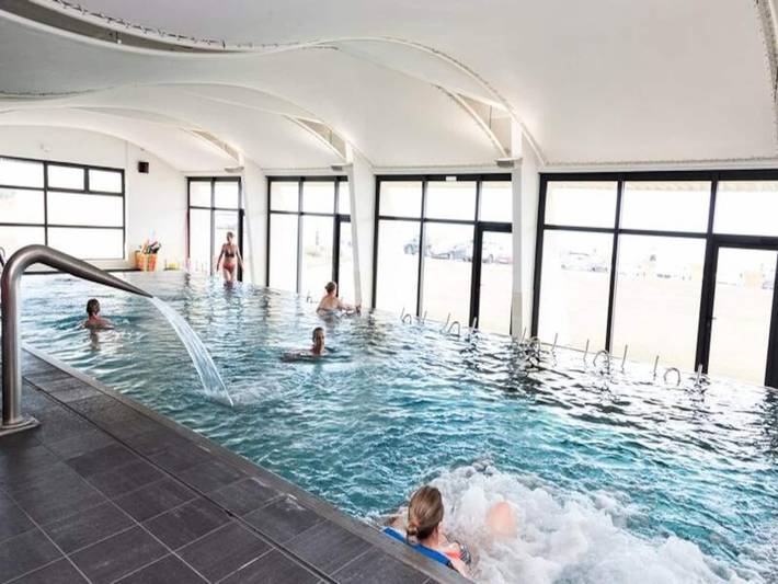 Gîte pour 6 personnes, avec piscine et balcon/terrasse, adapté aux familles dans Plage De La Falaise - 3