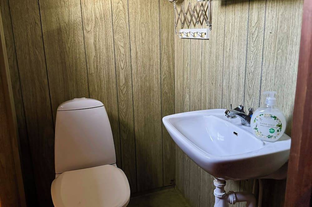 Ariana home (fully furnished house with garage and patio in the center) in Katrineholm, Södermanland