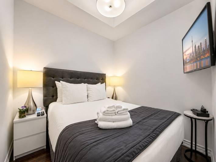Apartamento vacacional entero, Centro de Toronto, cerca de Sick Kids, 2 dormitorios para 6 personas, balcón, 3 televisores, se admiten mascotas in Toronto, Lago Ontario (Kanada)