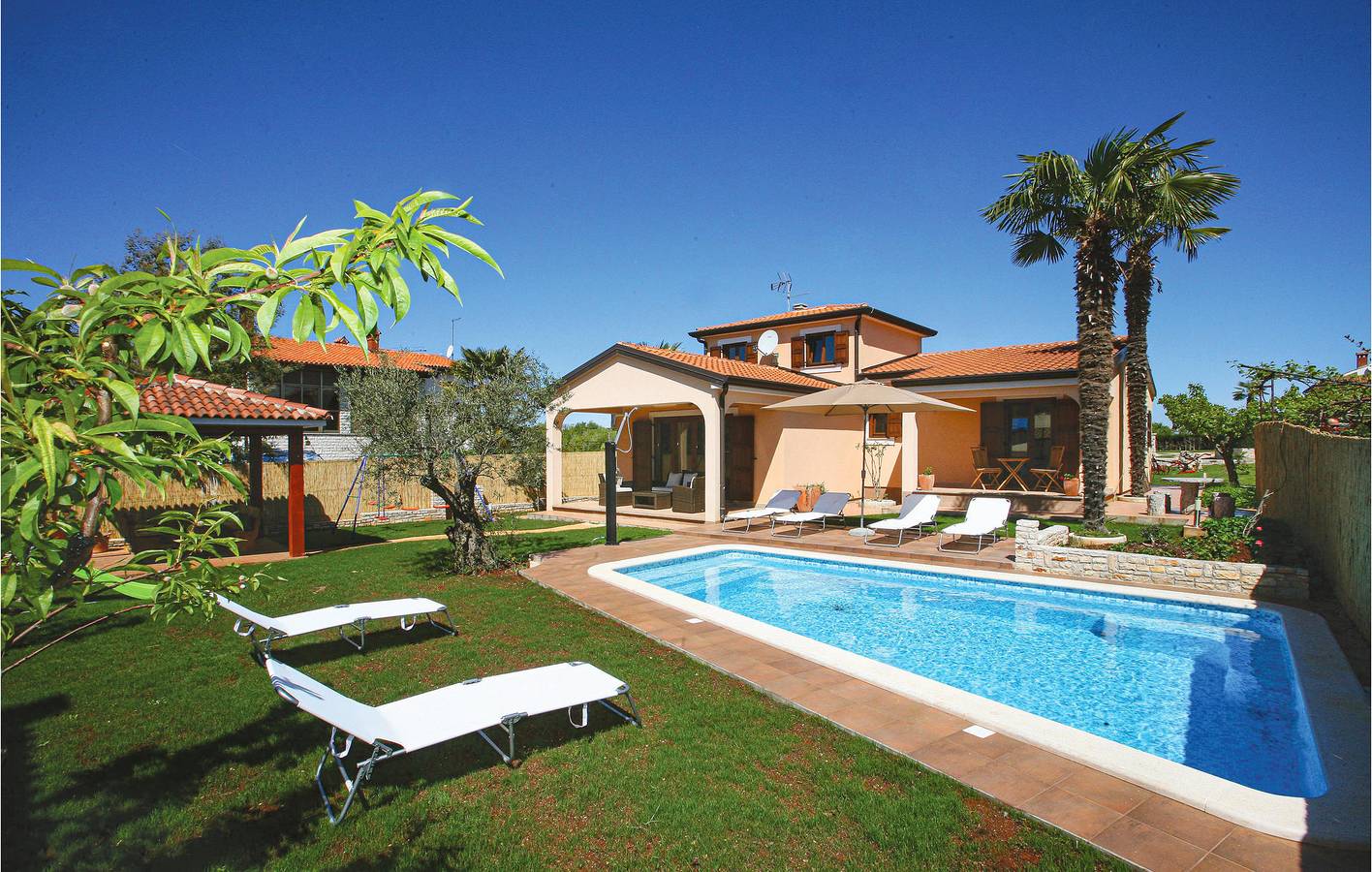 Geräumige 2-Zimmer-Wohnung mit Pool, 2 km vom Strand entfernt in Novigrad, Umag und Umgebung